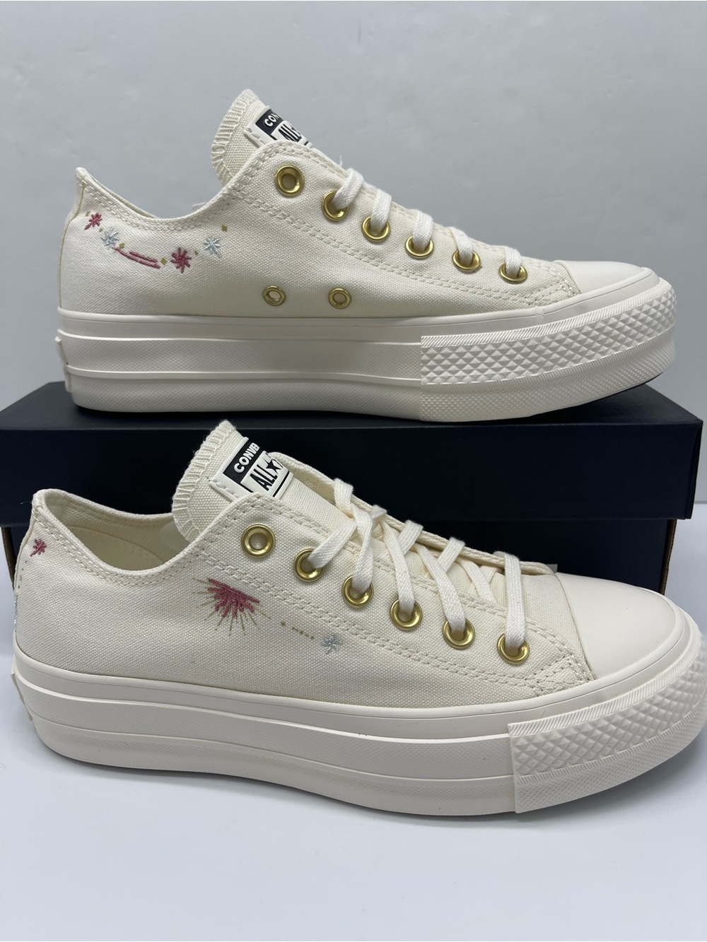 Converse A18804F
CTAS LIFT OX
EGRET/EGRET/EGRET Platform Sneakers